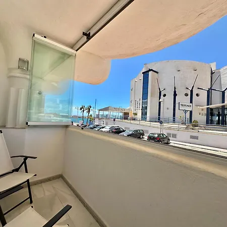 Frente A La Playa Con Piscina Y Terraza En Puerto Marina Lejlighed *