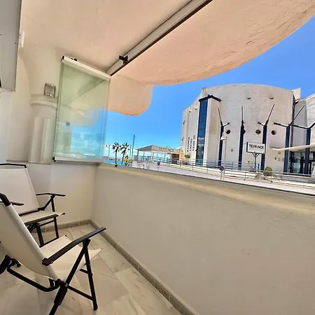 Frente A La Playa Con Piscina Y Terraza En Puerto Marina Lejlighed