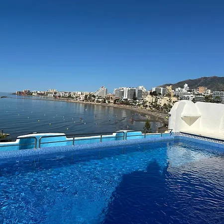 Frente A La Playa Con Piscina Y Terraza En Puerto Marina Lejlighed