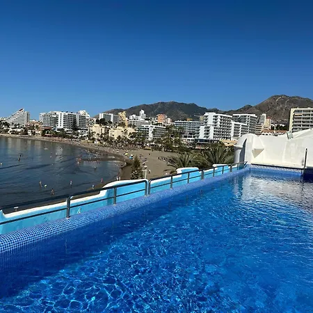 Frente A La Playa Con Piscina Y Terraza En Puerto Marina Benalmádena